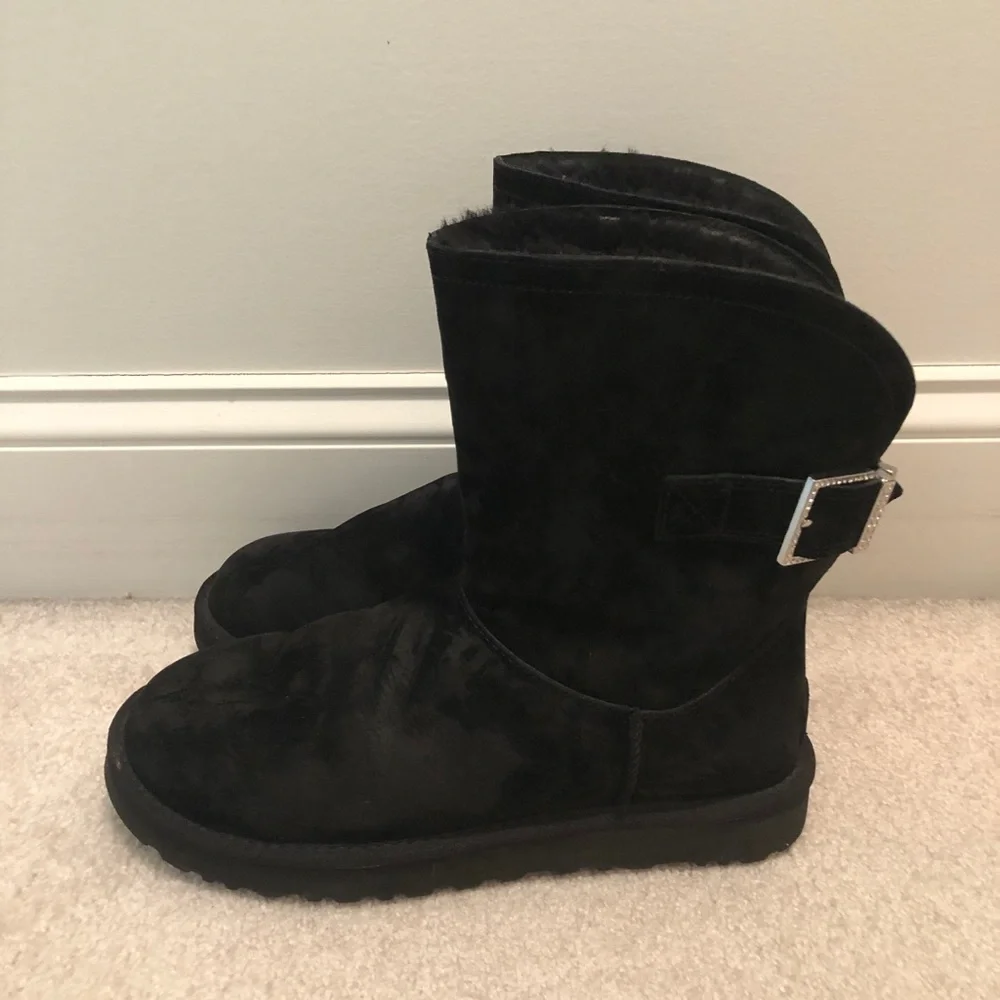 Adorable Ugg boots with bling buckle 🥾 👢 - Picture 4 of 10